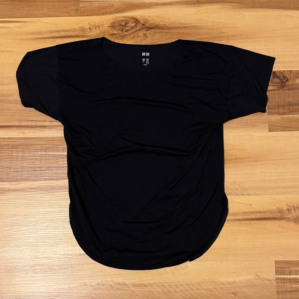 Women's Uniqlo Black Airism Short Sleeve Tee